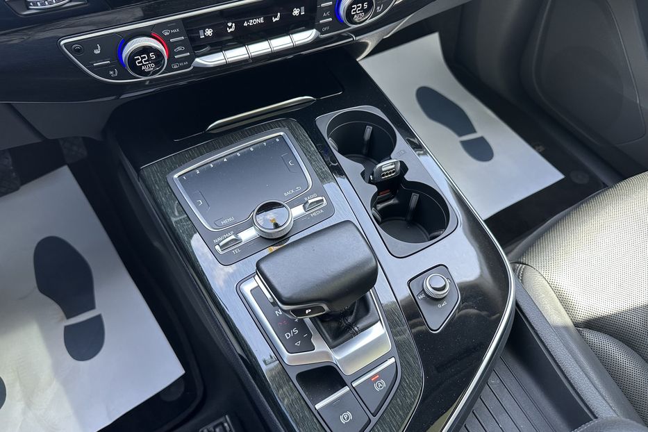 Продам Audi Q7 Premium Plus 2016 года в Киеве