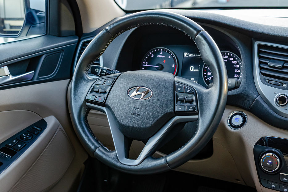 Продам Hyundai Tucson 2.0 CRDI AWD TOP 2016 года в Киеве