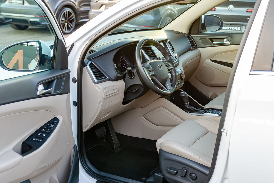 Продам Hyundai Tucson 2.0 CRDI AWD TOP 2016 года в Киеве