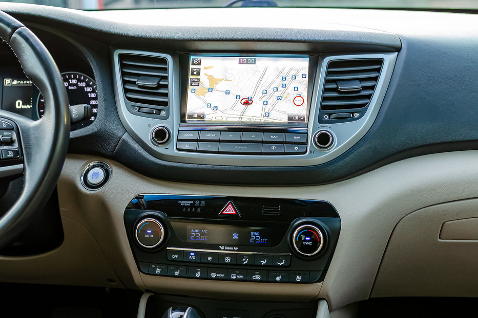 Продам Hyundai Tucson 2.0 CRDI AWD TOP 2016 года в Киеве