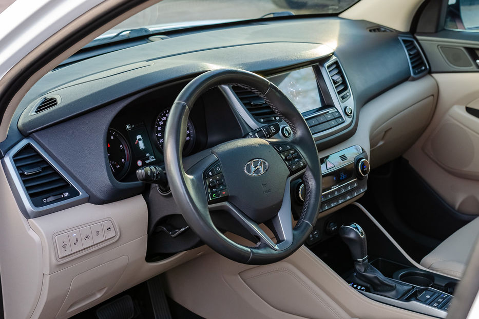 Продам Hyundai Tucson 2.0 CRDI AWD TOP 2016 года в Киеве
