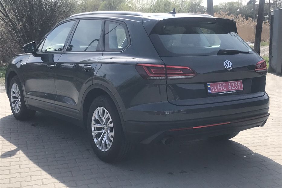 Продам Volkswagen Touareg  4Motion 3.0 TDI LED NAV PNEVM 2020 года в Львове