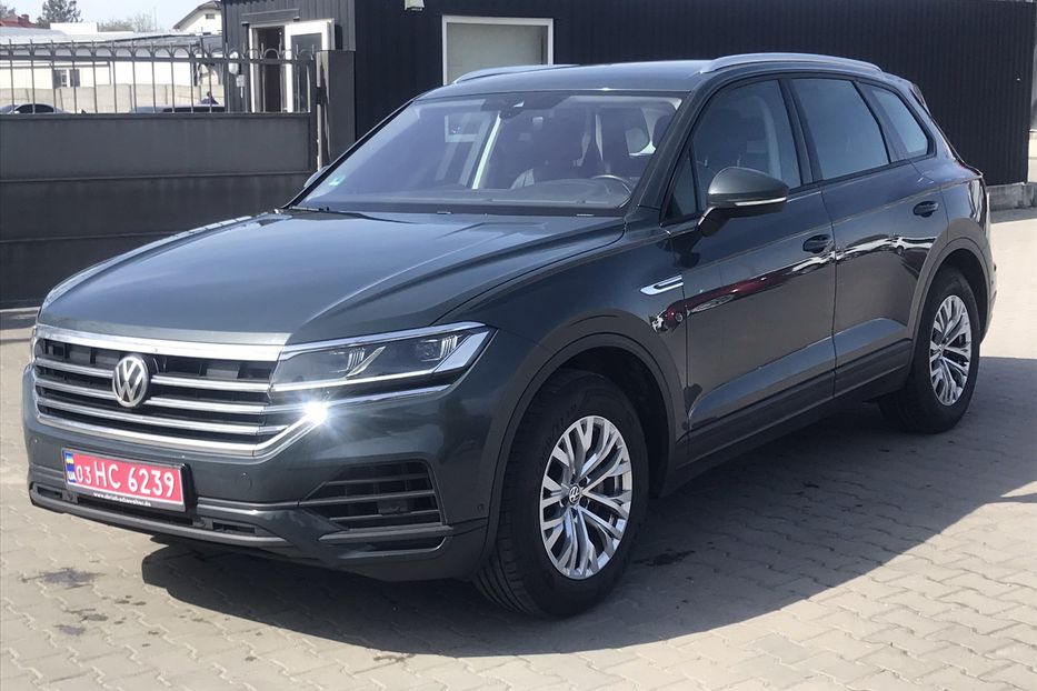 Продам Volkswagen Touareg  4Motion 3.0 TDI LED NAV PNEVM 2020 года в Львове