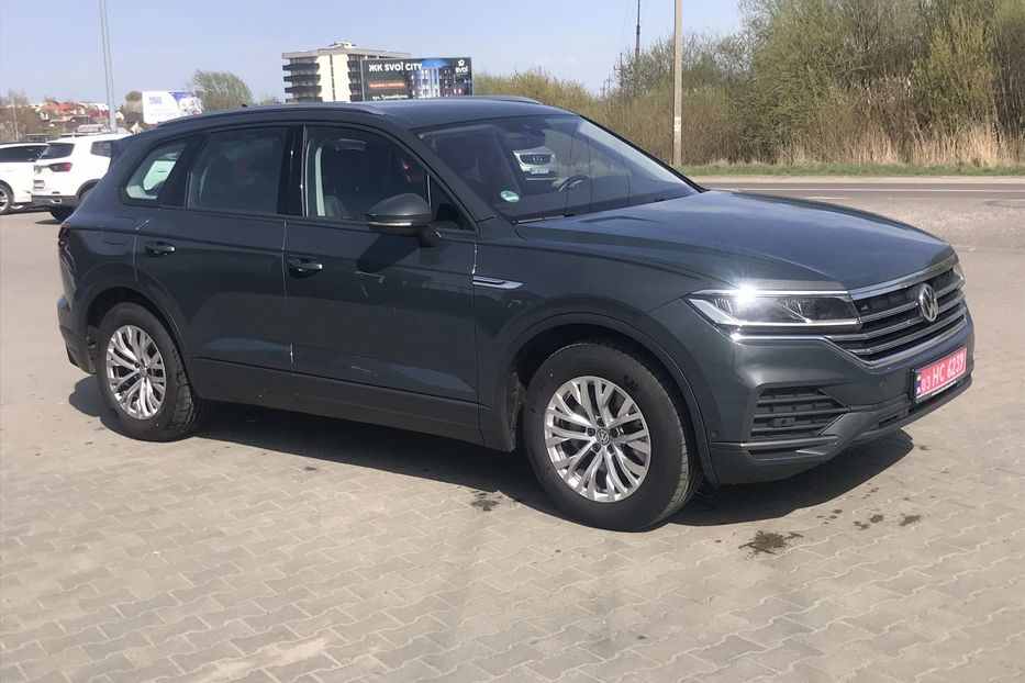 Продам Volkswagen Touareg  4Motion 3.0 TDI LED NAV PNEVM 2020 года в Львове