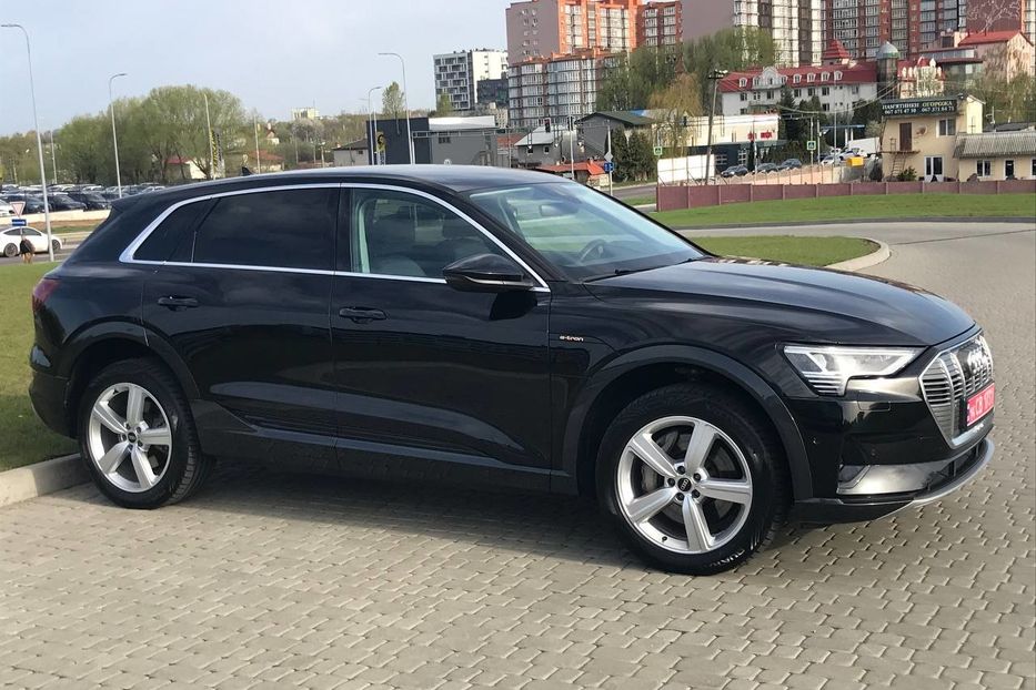 Продам Audi E-Tron  Quattro 55 300kW 2022 года в Львове