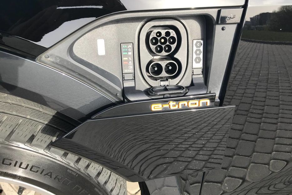 Продам Audi E-Tron  Quattro 55 300kW 2022 года в Львове