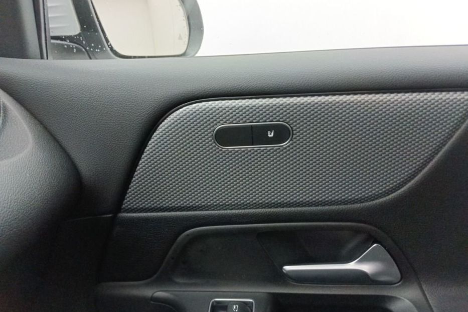 Продам Mercedes-Benz Mercedes GLB NAVI KAMERA  2021 года в Львове