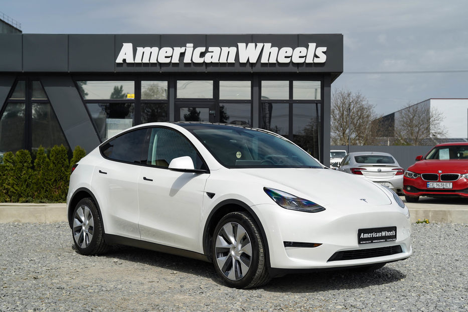 Продам Tesla Model Y Long Range Dual Motor 2023 года в Черновцах