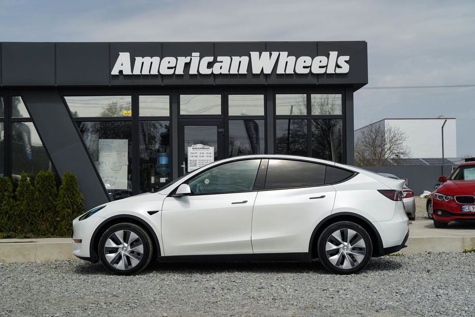 Продам Tesla Model Y Long Range Dual Motor 2023 года в Черновцах