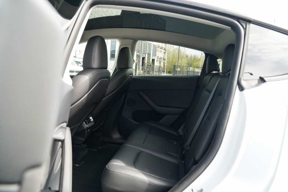 Продам Tesla Model Y Long Range Dual Motor 2023 года в Черновцах