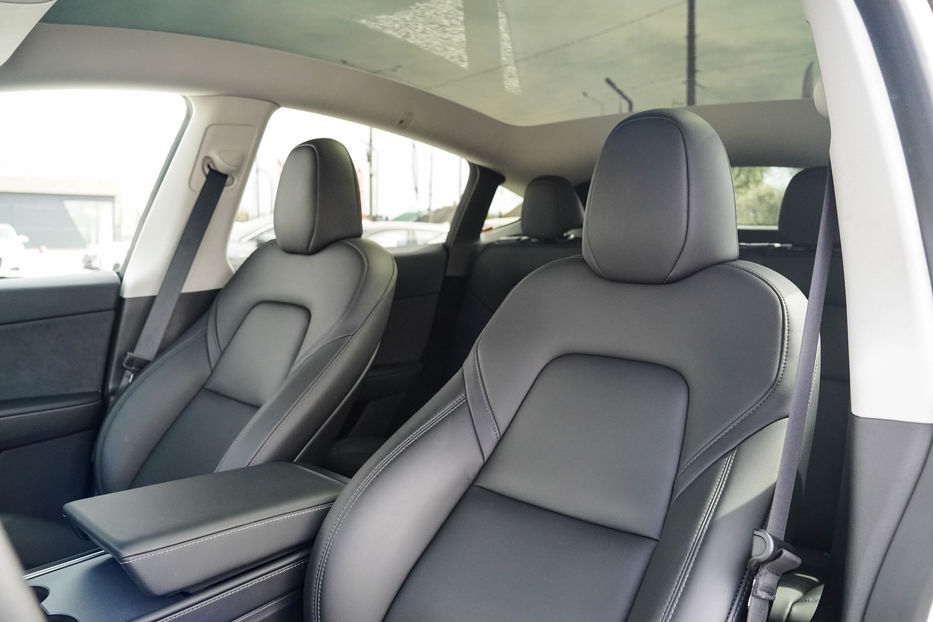 Продам Tesla Model Y Long Range Dual Motor 2023 года в Черновцах
