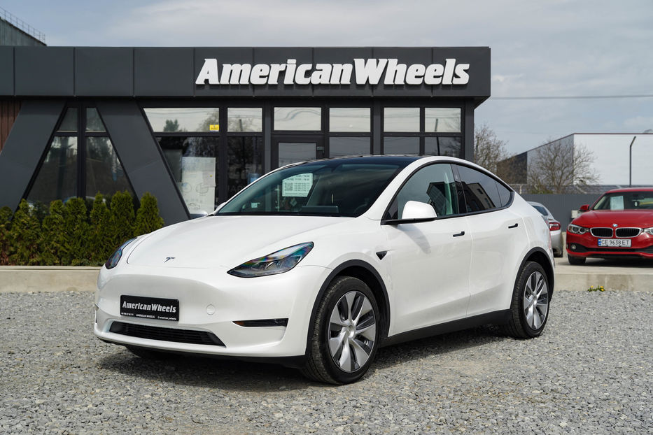 Продам Tesla Model Y Long Range Dual Motor 2023 года в Черновцах