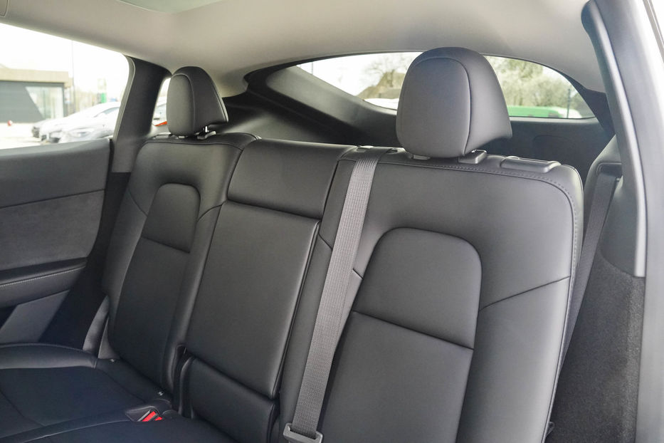 Продам Tesla Model Y Long Range Dual Motor 2023 года в Черновцах