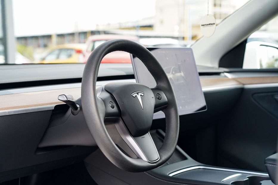 Продам Tesla Model Y Long Range Dual Motor 2023 года в Черновцах