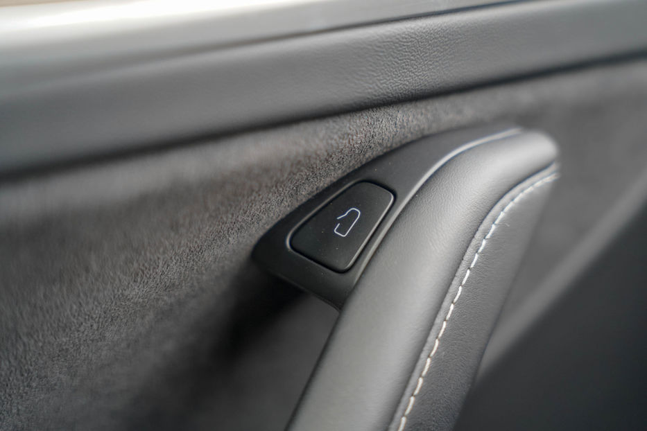 Продам Tesla Model Y Long Range Dual Motor 2023 года в Черновцах