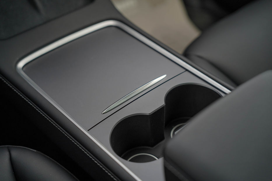 Продам Tesla Model Y Long Range Dual Motor 2023 года в Черновцах