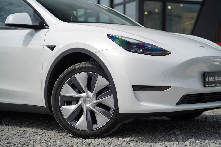 Продам Tesla Model Y Long Range Dual Motor 2023 года в Черновцах