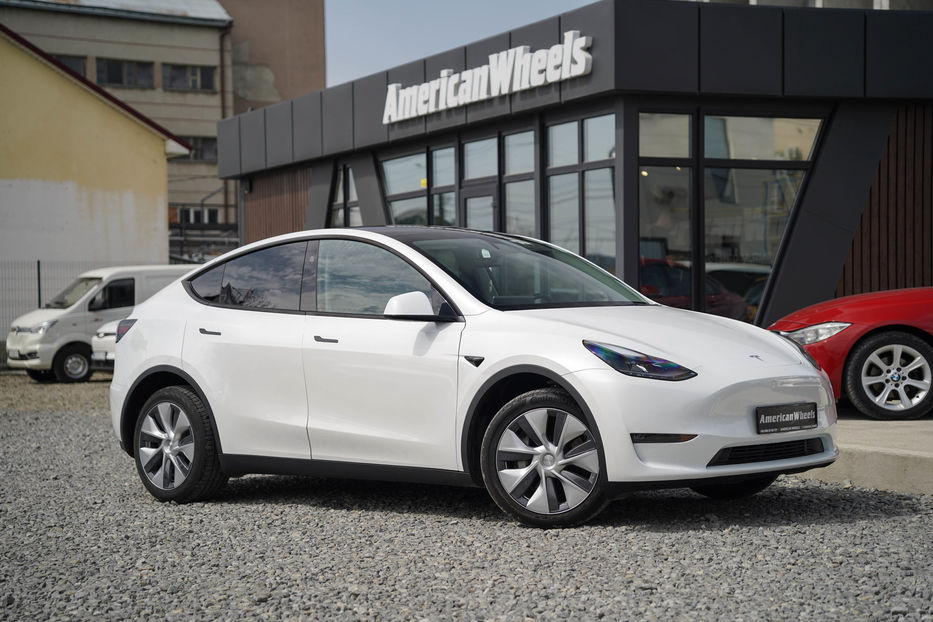 Продам Tesla Model Y Long Range Dual Motor 2023 года в Черновцах