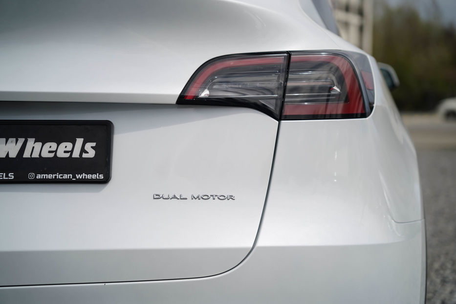Продам Tesla Model Y Long Range Dual Motor 2023 года в Черновцах
