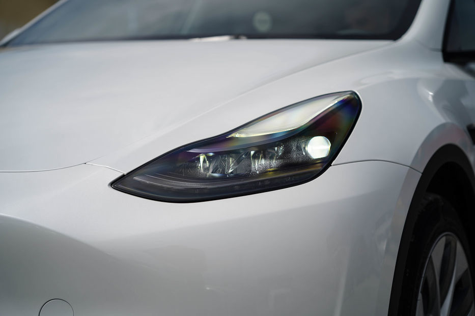 Продам Tesla Model Y Long Range Dual Motor 2023 года в Черновцах