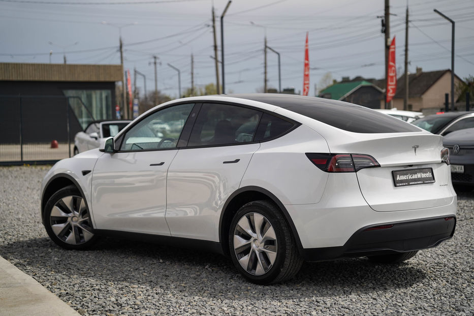 Продам Tesla Model Y Long Range Dual Motor 2023 года в Черновцах