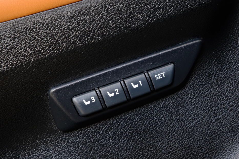 Продам Lexus NX 300 300 2018 года в Одессе