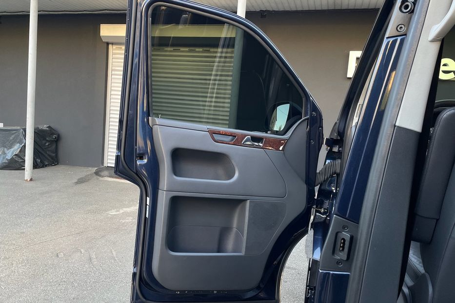 Продам Volkswagen Multivan 2.0TDI 4Motion 2015 года в Киеве