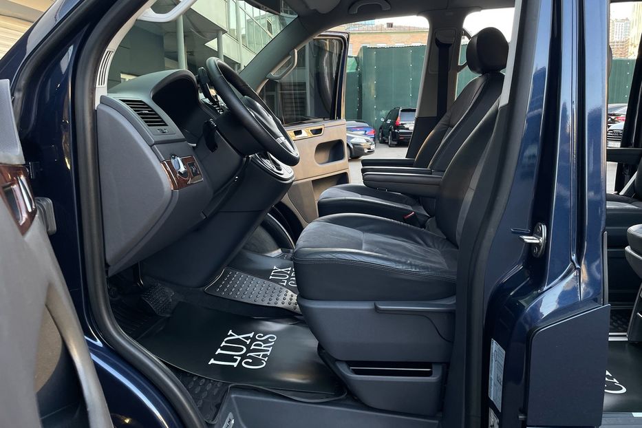Продам Volkswagen Multivan 2.0TDI 4Motion 2015 года в Киеве