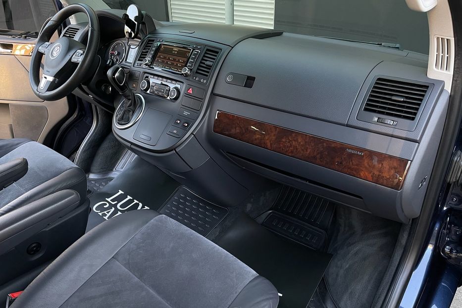 Продам Volkswagen Multivan 2.0TDI 4Motion 2015 года в Киеве