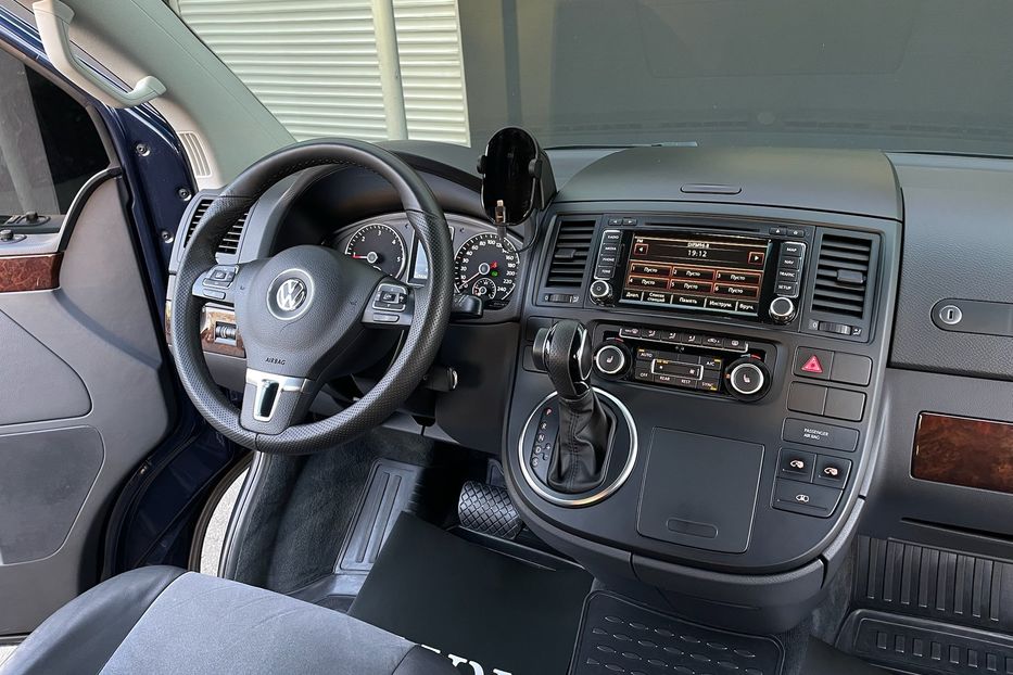Продам Volkswagen Multivan 2.0TDI 4Motion 2015 года в Киеве