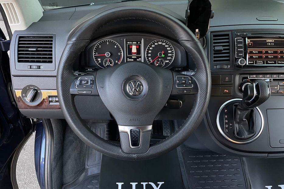 Продам Volkswagen Multivan 2.0TDI 4Motion 2015 года в Киеве