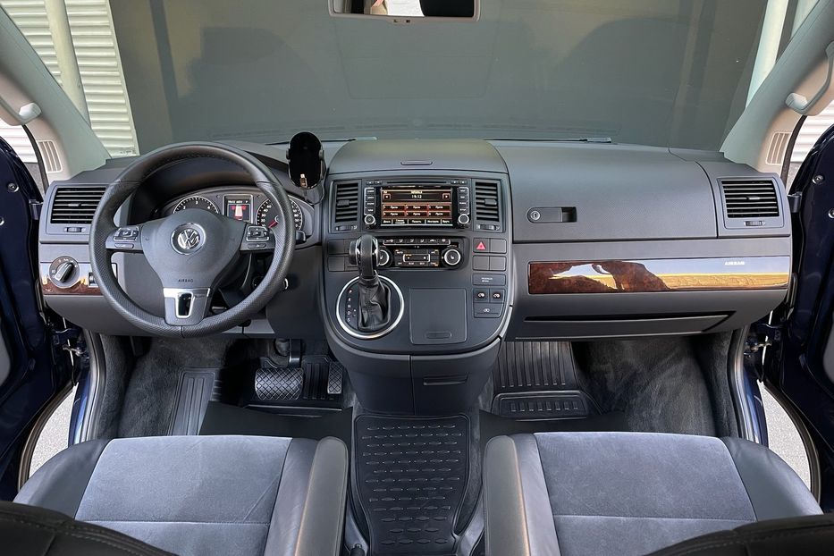 Продам Volkswagen Multivan 2.0TDI 4Motion 2015 года в Киеве