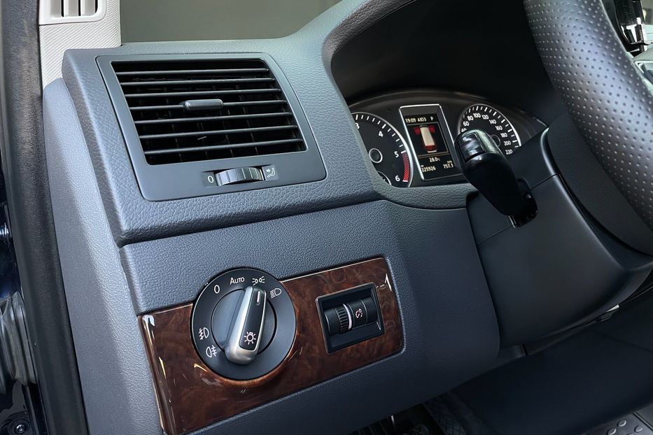 Продам Volkswagen Multivan 2.0TDI 4Motion 2015 года в Киеве