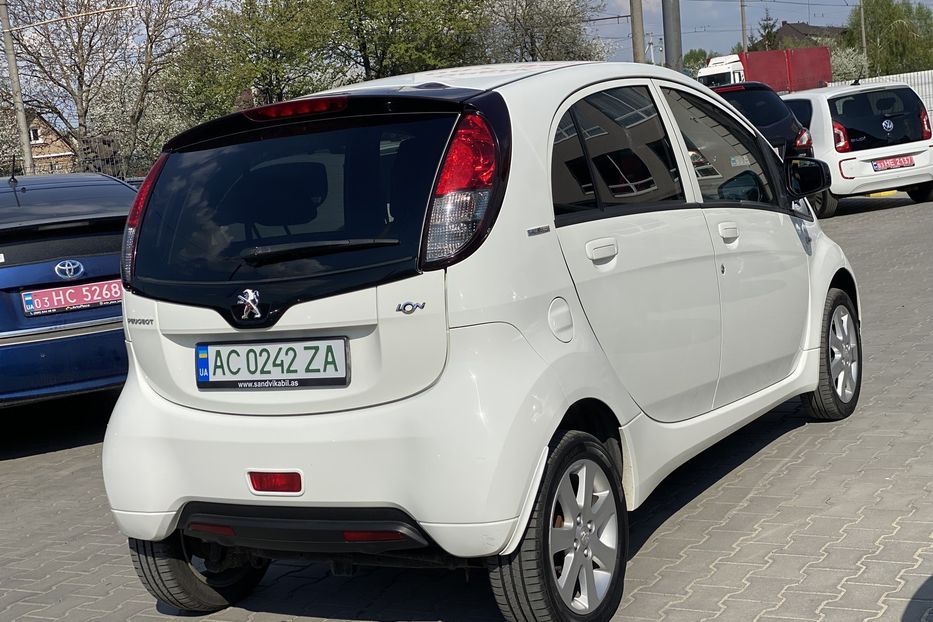 Продам Peugeot iOn 2011 года в Луцке