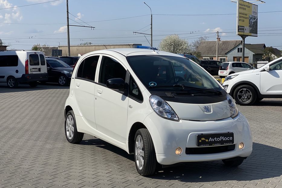 Продам Peugeot iOn 2011 года в Луцке