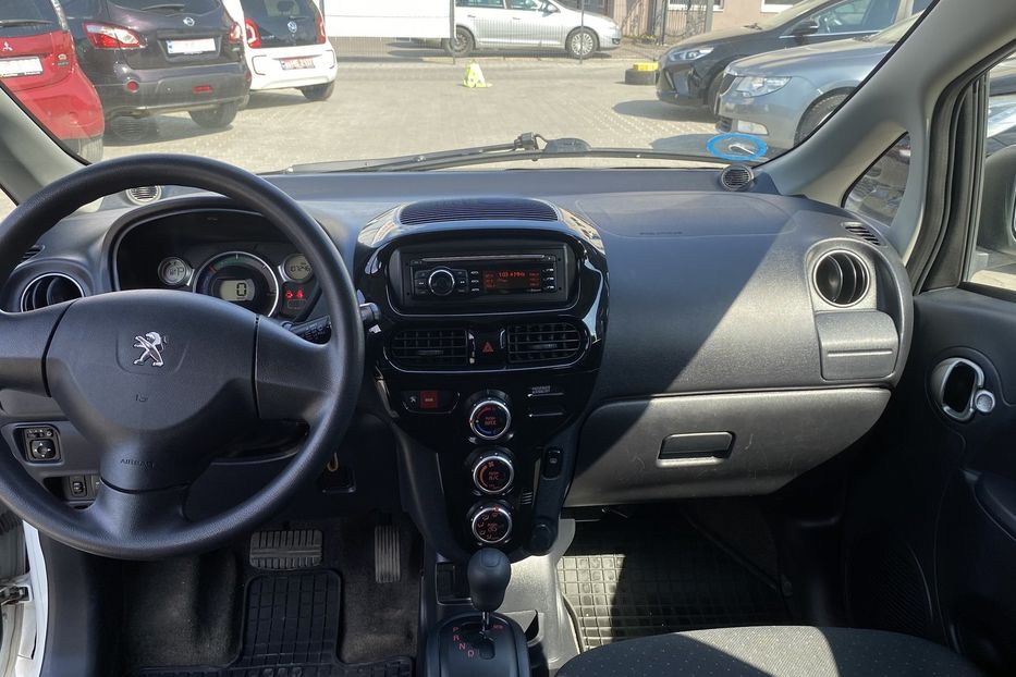 Продам Peugeot iOn 2011 года в Луцке