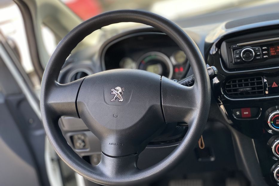 Продам Peugeot iOn 2011 года в Луцке