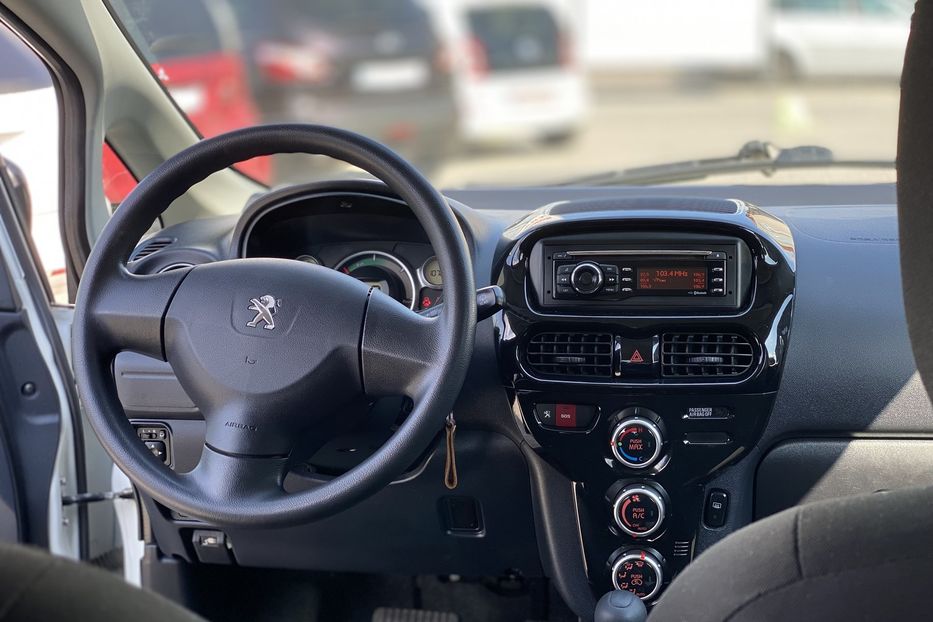Продам Peugeot iOn 2011 года в Луцке