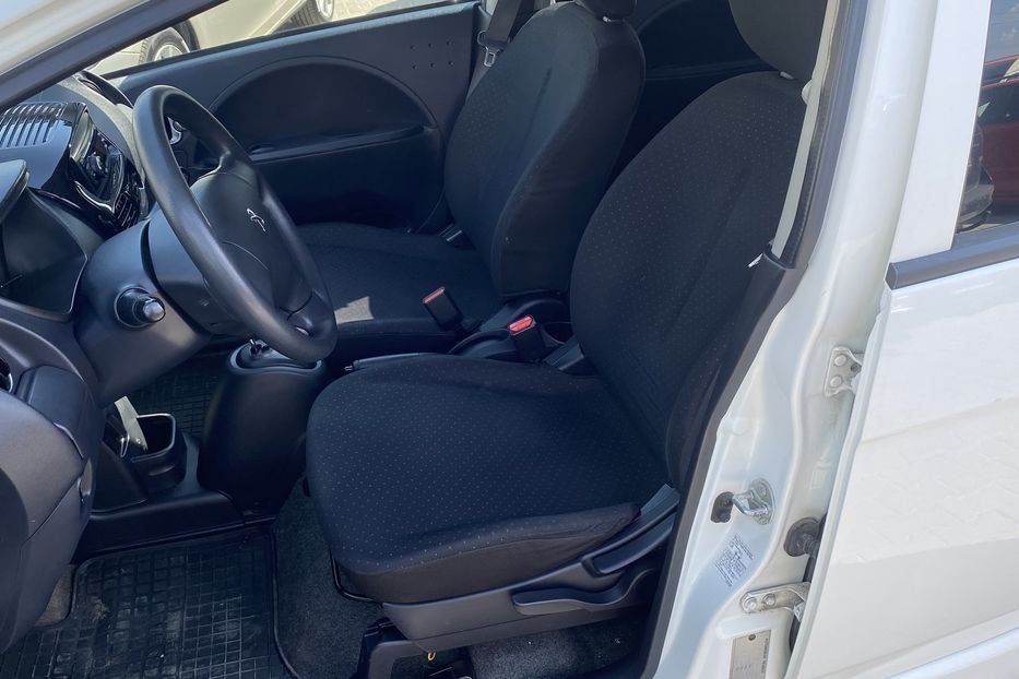 Продам Peugeot iOn 2011 года в Луцке