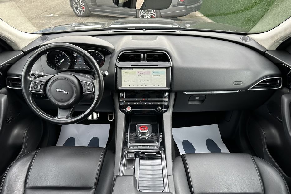 Продам Jaguar F-Pace AWD 2018 года в Киеве