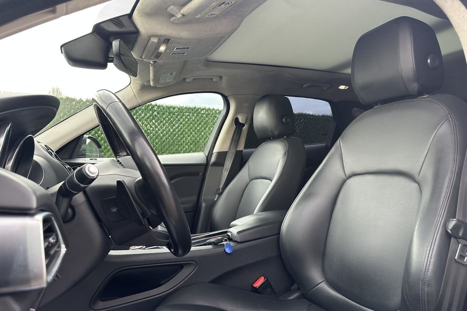 Продам Jaguar F-Pace AWD 2018 года в Киеве