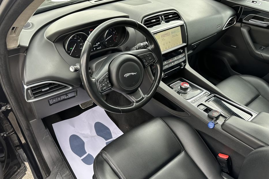 Продам Jaguar F-Pace AWD 2018 года в Киеве