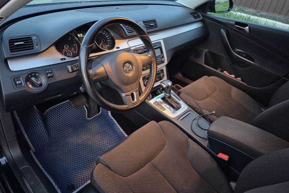 Продам Volkswagen Passat B6 Офіційна 2010 года в Киеве