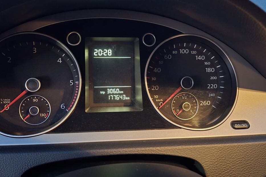 Продам Volkswagen Passat B6 Офіційна 2010 года в Киеве