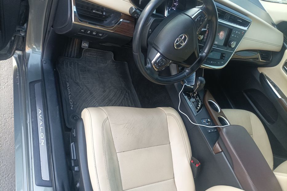 Продам Toyota Avalon максимал 2013 года в Одессе