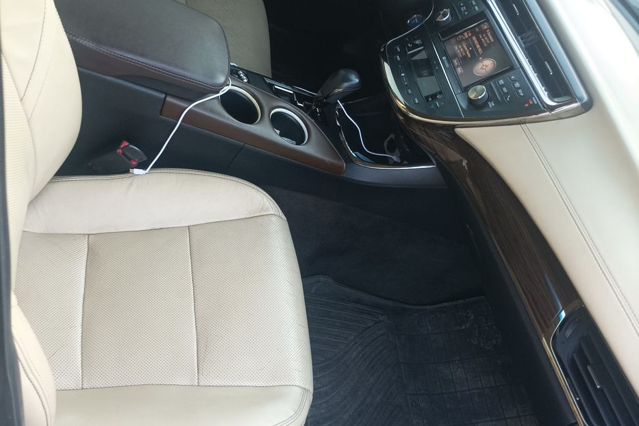 Продам Toyota Avalon максимал 2013 года в Одессе