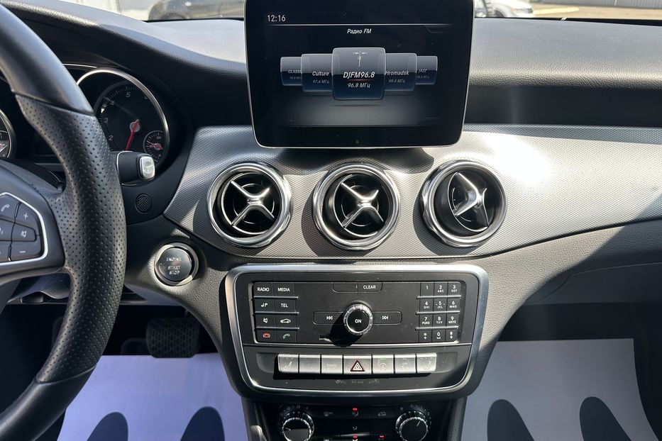 Продам Mercedes-Benz GLA-Class 180 2019 года в Киеве