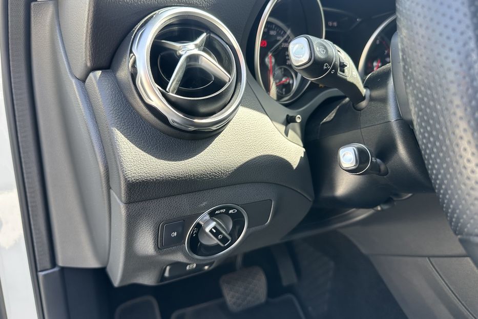 Продам Mercedes-Benz GLA-Class 180 2019 года в Киеве