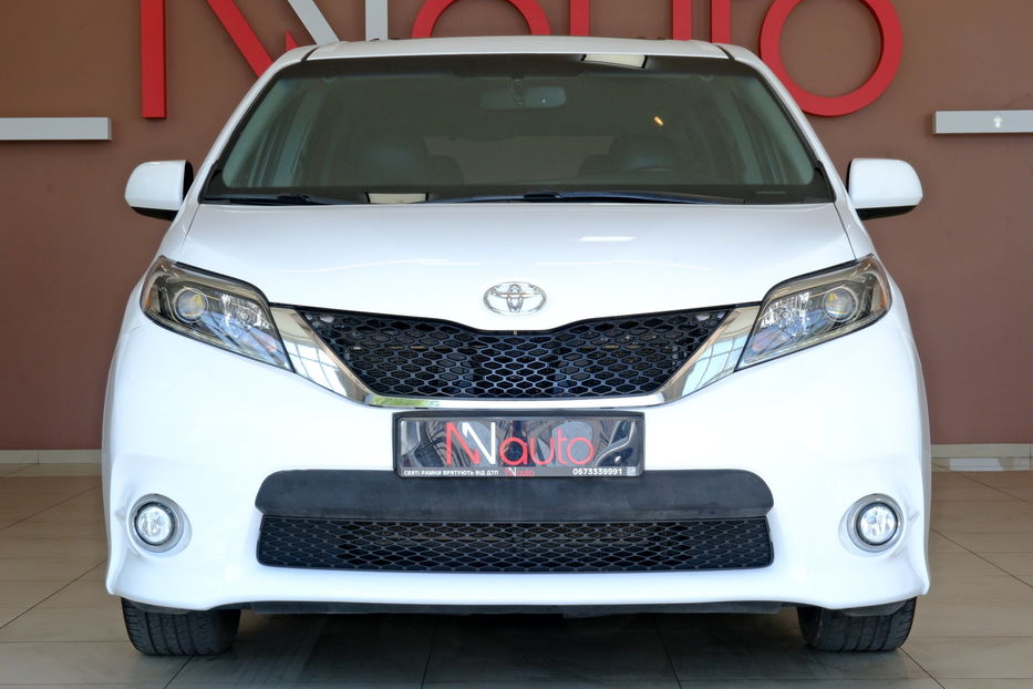Продам Toyota Sienna 2017 года в Одессе