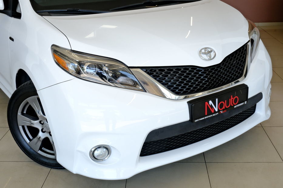 Продам Toyota Sienna 2017 года в Одессе
